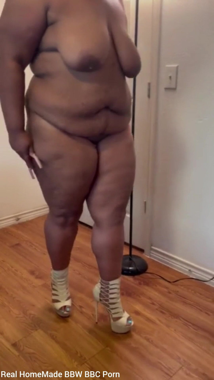 Super sexy ebony cuties: Kompilasi awek montel berdiri terbaik kencing