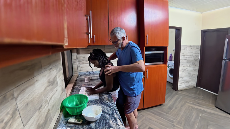 Black Swan: Knead Me Like That: Cozinhar recebe um pouco de distração