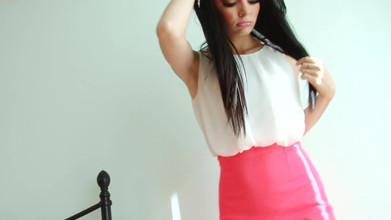 Solo Sensations: Puta morena con vestido sexy hace un show en la...