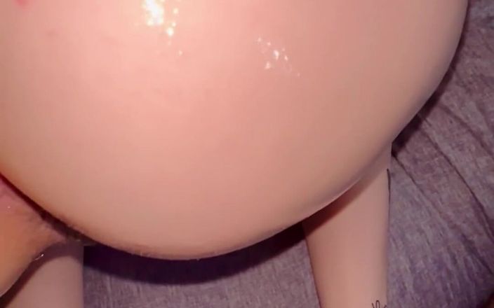 LuluLemons000: Blanke tiener neukte op zijn hondjes met betrokken babyolie (geen Diddy)