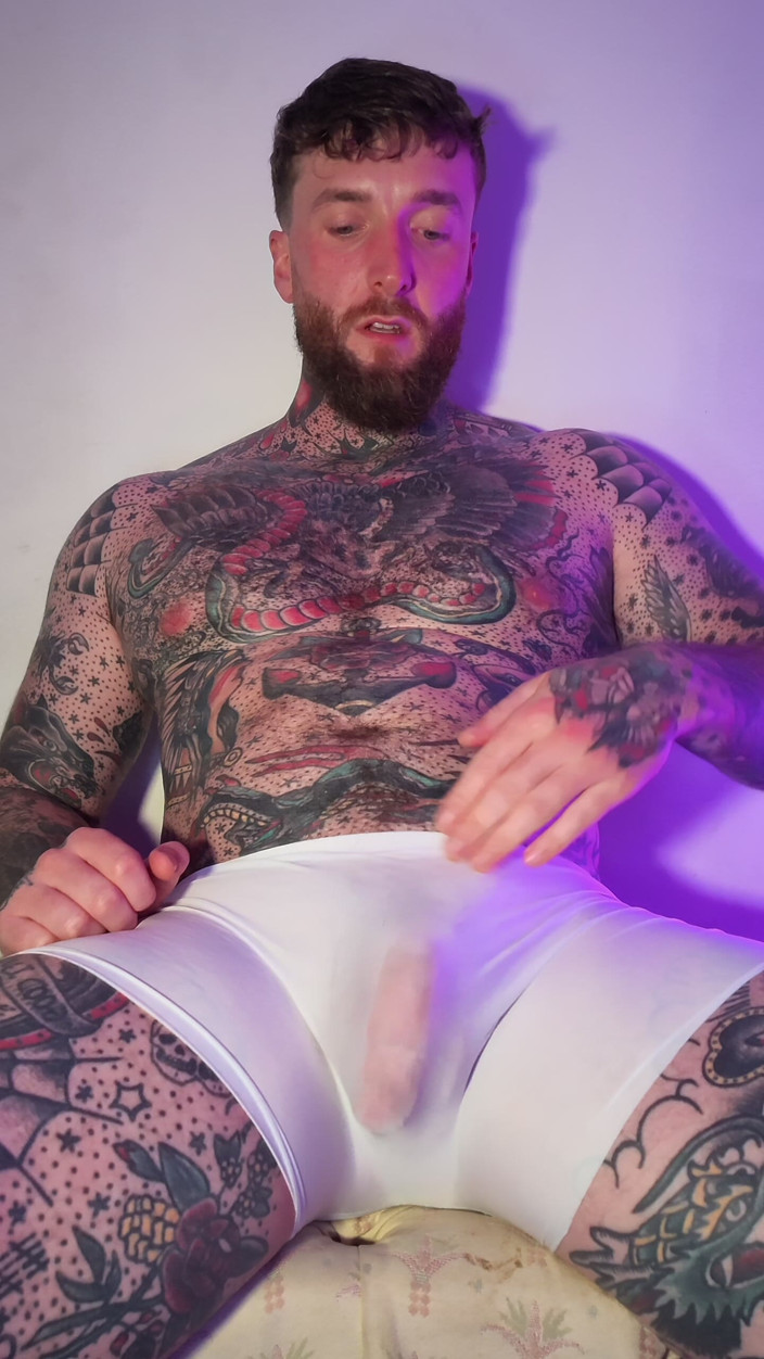 Tattooed Dom: Video alpha cewek domba bertato dicrot sperma hangat - pov