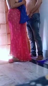 Holi Ke Din Padosi Bhabi Ko Rang Ke Sath Chut Ki Color Badal Diya
