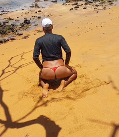 Ladysilvas: 해변에서 핫한 엉덩이를 보여주는 Ladysilva 크로스드레서 팬티