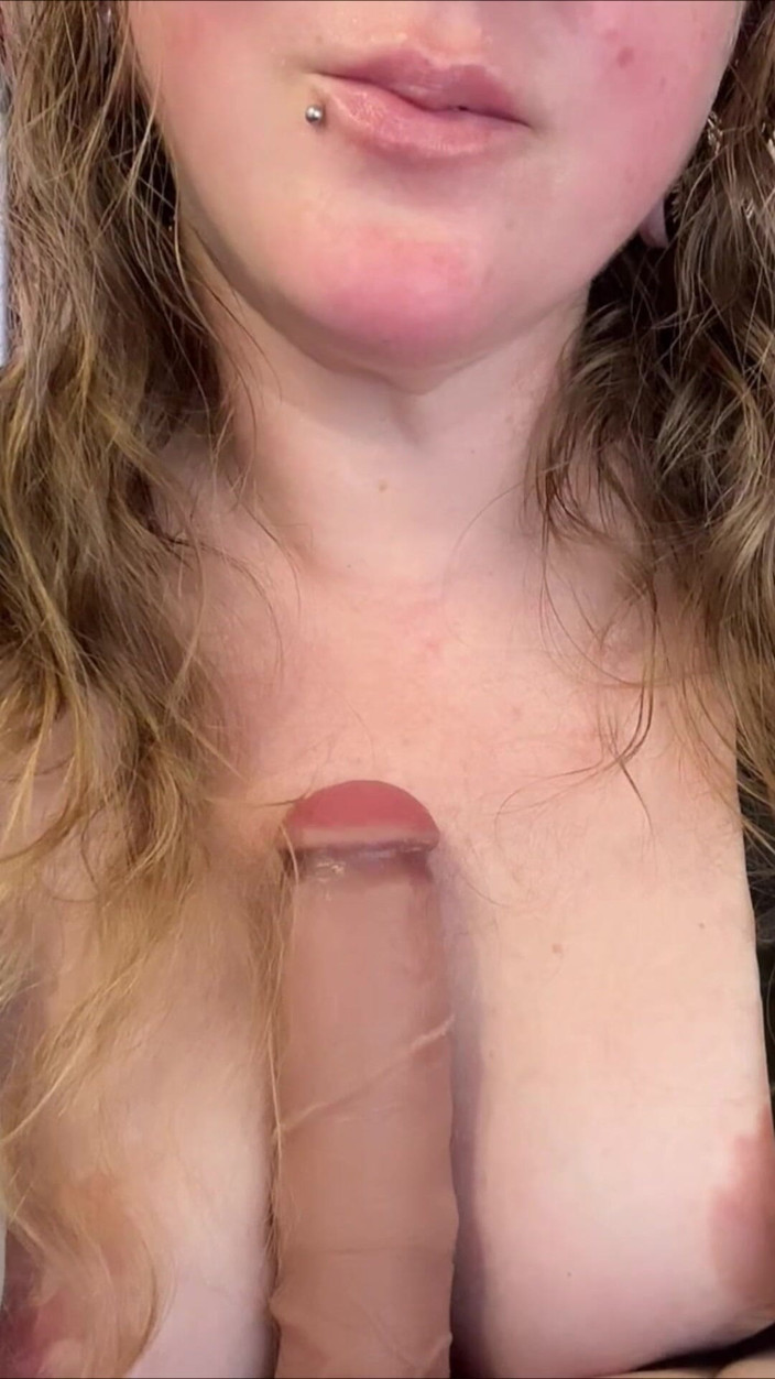 Kisicaxx: Vollbusige MILf gibt dir heiße wichsanleitung