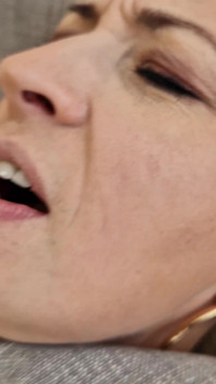 Perverzní, zralý lesbický sex v silonkách - část 2
