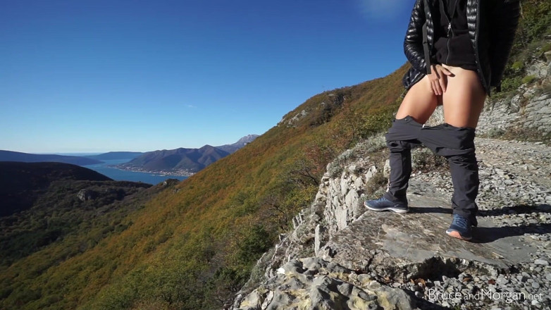 Bruce-and-Morgan: Pee with a view!