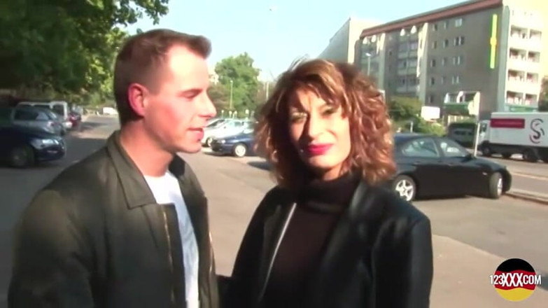 123XXX - 100% Amateurs: Îi place să călărească pula până la limita ei