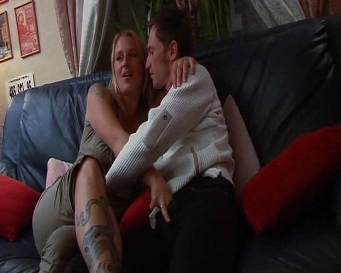 Videos Francaises: Awek Perancis yang menakjubkan berkongsi batang besar dalam aksi kumpulan...