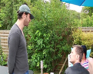 Monde Francais: Büyük memeli Fransız bebek iki çiftçi tarafından sikiliyor