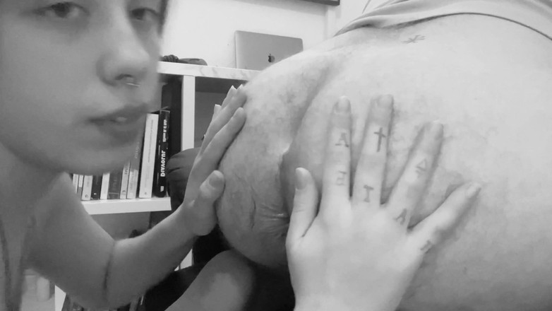 Raxxxbit: Pornellia suge tare cu limba un cur frumos