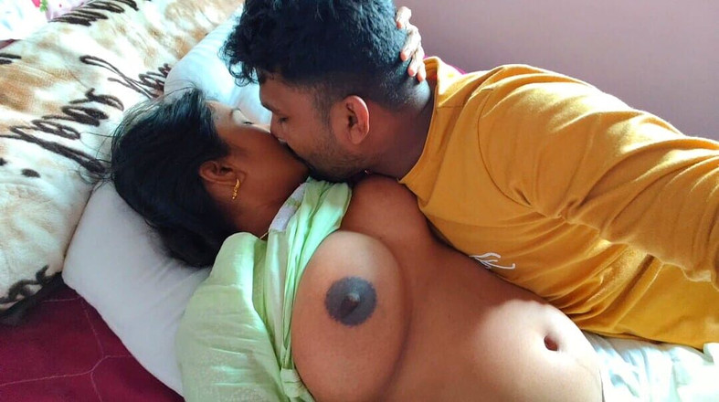 Premi pooja: Hot Bhabhi &amp; Hot Boy Creampi Pussy Fucking Young Boy - Beautiful...