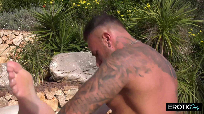 ONLYFREAKSX: 休日の浮気ビーチでの無制限のファック