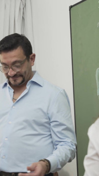 Instituto Limón Kapitola 1 Učitel matematiky učí dva spolužáky sdílet velmi specifickým způsobem