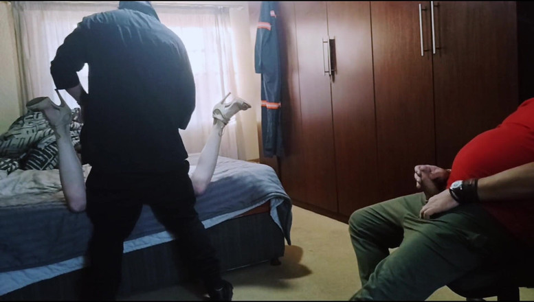 Mysticbabe: Bertemu dengan jiran baru dan kawannya kita dapat pancutan mani...