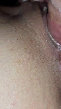 Inizia a finire il creampie più disordinato nella figa della miLF da vicino