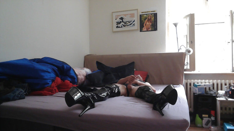 Shinigami55: Trên lounging với ủng