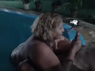 Tomsorte and Loiracasada: Handjob in the Pool