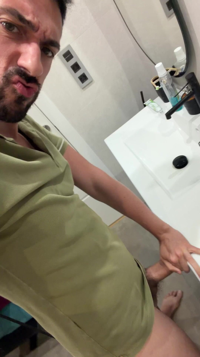 Liam Harding: Hot Stepdaddy Jerking off in Bathroom