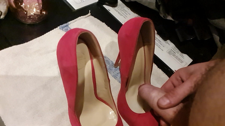 Milosbroz: Beautiful Sexy Pumps of My Girlfriend's Friend.