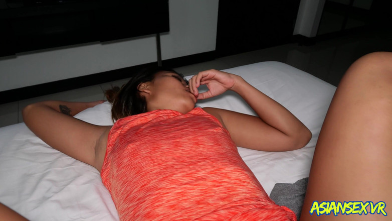 Tommy Stone: 18 yaşındaki Asyalı oyuncu sert sikişiyor