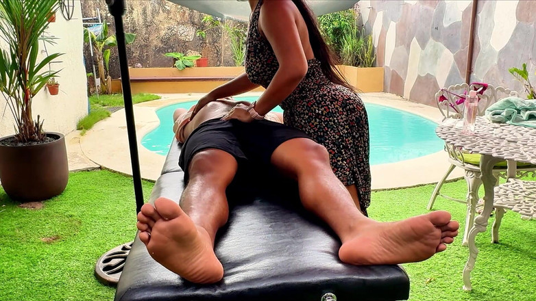 Leyne Rodriguez: Misleid door geile stiefmoeder, massage met een happy end