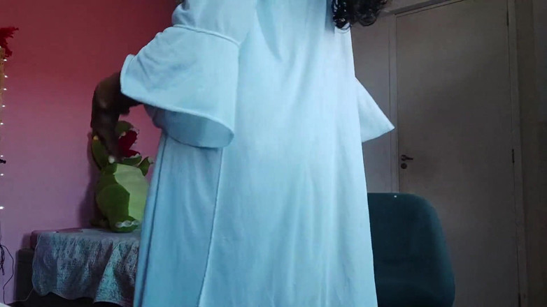 Espuleta Maia: Brazilian Girl with Small Feet Showing How to Put on...