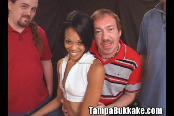 Tampa Bukkake: Asyalı anal yarı zenci göt sikişi 3 edepsiz yarakla sıkı ateşli...