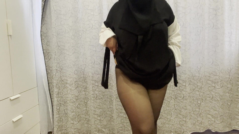 Lux Eva: Hermanastra marroquí en pantimedias sin bragas