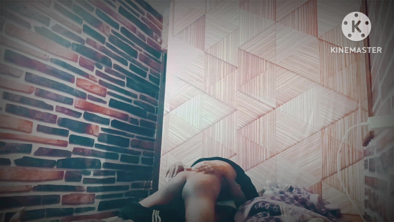 Sandeepp: Adik tiri dientot habis-habisan sama adik tirinya di kamar