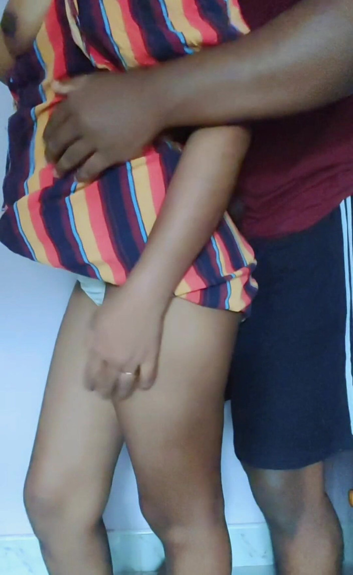 SlMilan: Une Bhabhi Indienne De 18 Ans