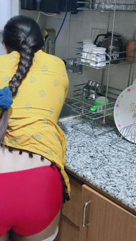 Saya dapati ibu tiri miang saya di dapur - lucah dalam hindi