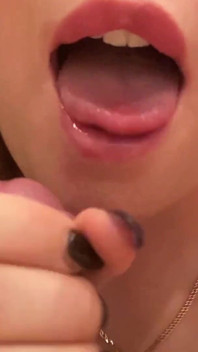 Saya membuatkannya pancut ke dalam mulut saya, blowjob patut berair!