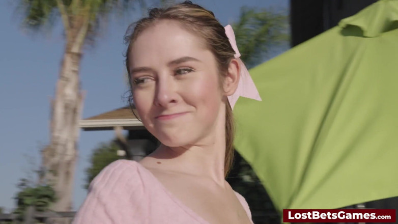 Lost Bets Games: Recitar el himno nacional en un show de striptease salvaje