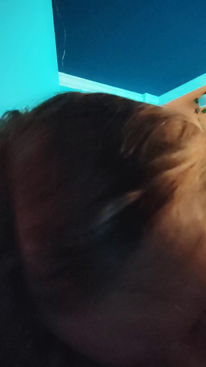 Whitekitten: MILF má ráda kouření - uctívání ptáka