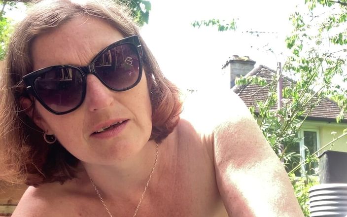 Rachel Wrigglers: Diy en topless en mi jardín muy expuesto!