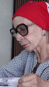 82-летнюю бабушку уничтожают грубой задницей