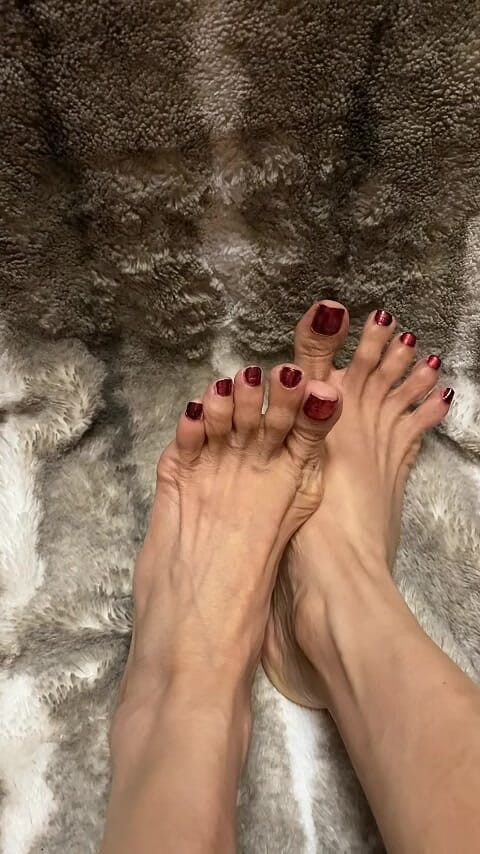 Naelor: Melove sexy, longs orteils et petits pieds sur la couverture