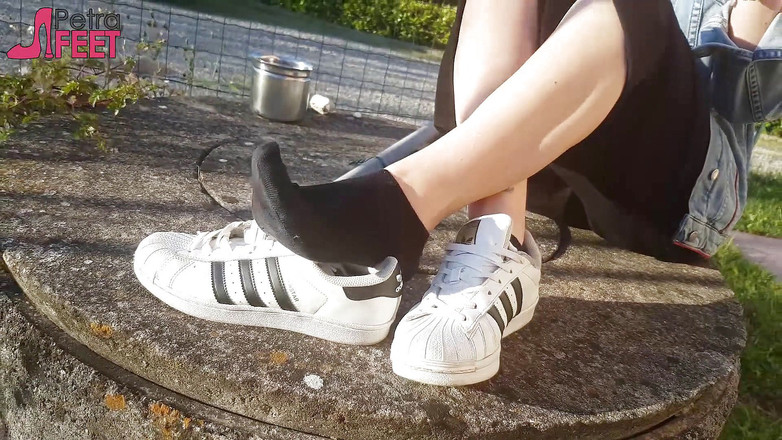 Smokin Fetish: Petra在户外抽她的鸡巴