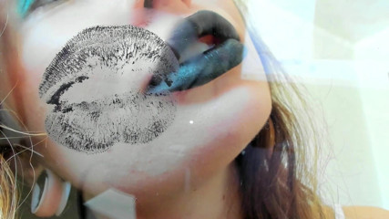 Rarible Diamond: Zwarte lippenstift en tongzoen