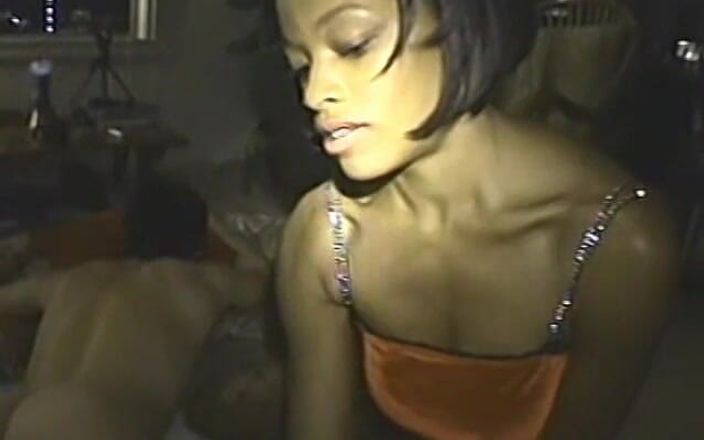 Homegrown Handjob: Sexy interraciale aftrekbeurt
