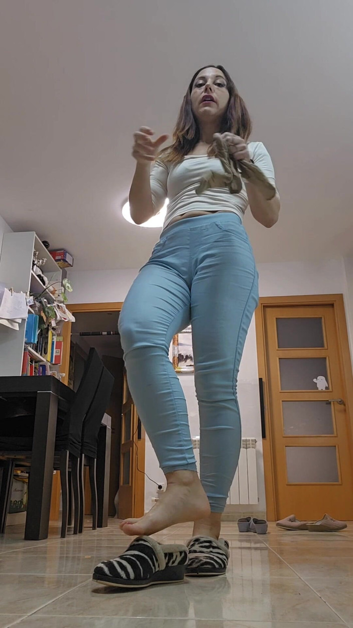 Your sweet poison: Slippers Zapatillas Modeling and Squirting Spanish