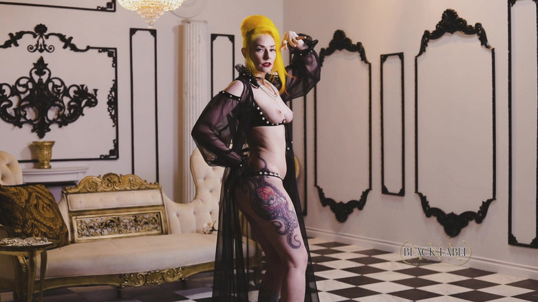 Black Label Magazine: Lovec perel