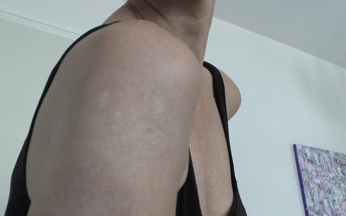 Lady Victoria Valente: Jizvy na mé horní paži, Lady Victoria Valente