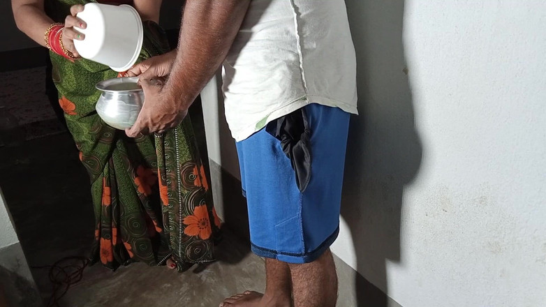 FireeCouple: Saya meninggalkan adik ipar jiran dengan preteks susu - xxx seks