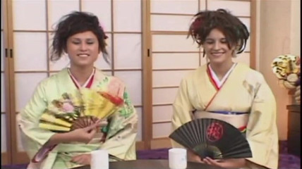 Time To Jerk Off: Chicas traviesas con traje de yukata están teniendo sexo grupal