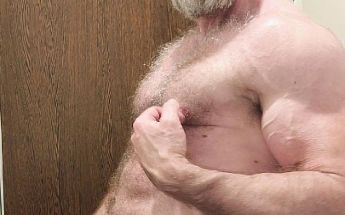 JackvanDean: Hairy Muscle Guy Shows off and Jerks off