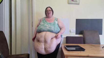 SSBBWLadyBrads: Perut berat di sisi