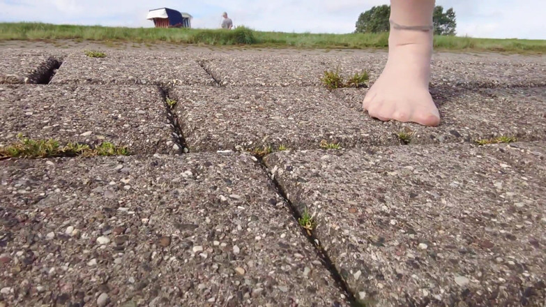 Footfetish: In Calze Pregiate Nel Mare Di Wadden Di Wangerland
