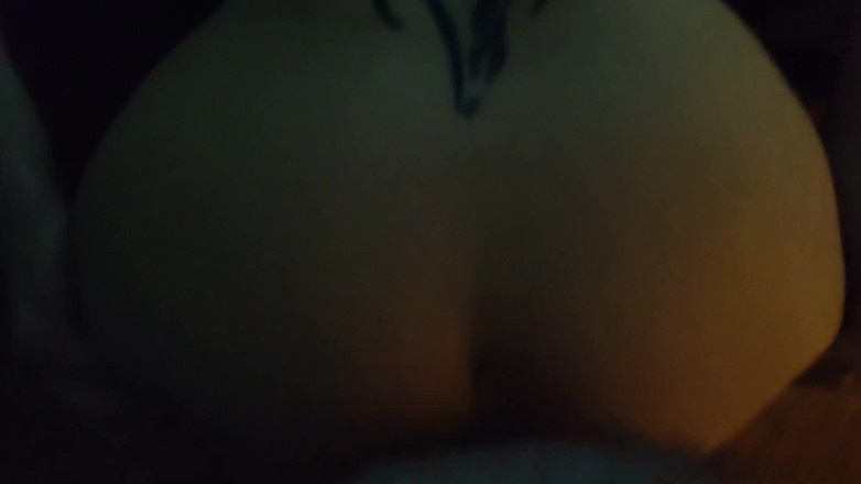 JelaiBora: Uwielbiam, kiedy pieprzy mnie ostro od tyłu w mojej ulubionej...