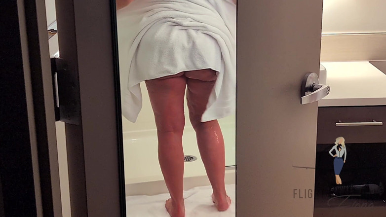 Flight Attendant Fiona: Pensé que estaba sola en la ducha